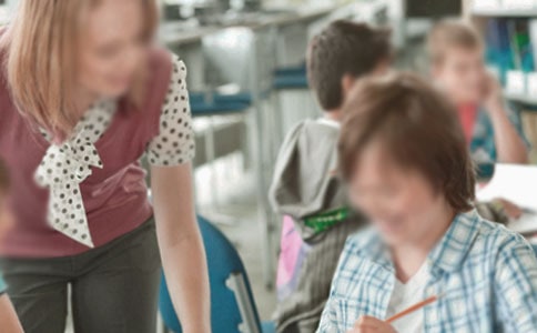 我的化学老师小学六年级英语作文