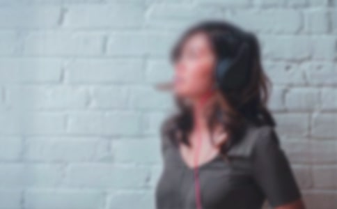 紫藤椅上的女人非主流日记