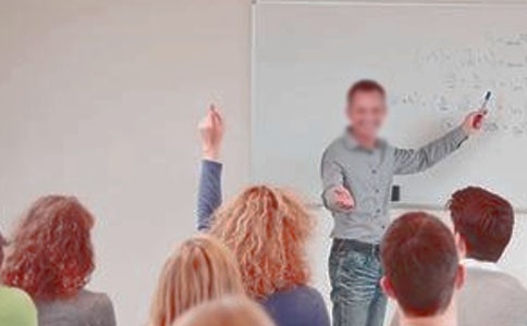 代课的化学老师写人作文