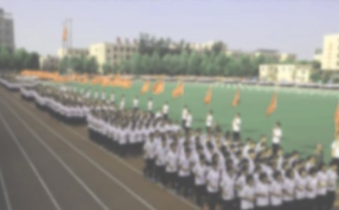 阳光下的跑操作文