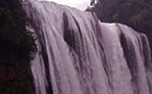 美丽的庐山瀑布作文2篇