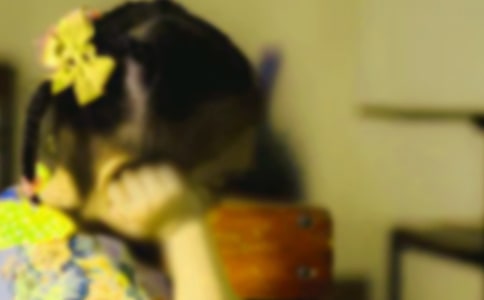 让我敬佩的小女孩作文