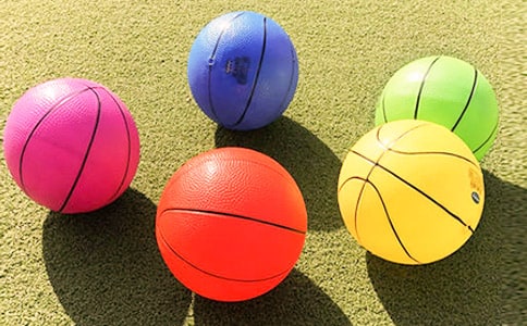 皮球掉进树洞里作文