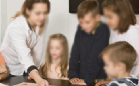 我最敬佩的老师六年级作文550字