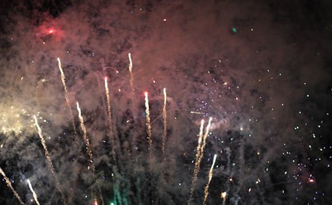 那街道·那礼花·那人影初三作文