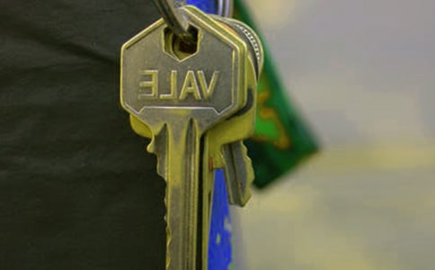 用回忆的钥匙打开时间的枷锁初三作文