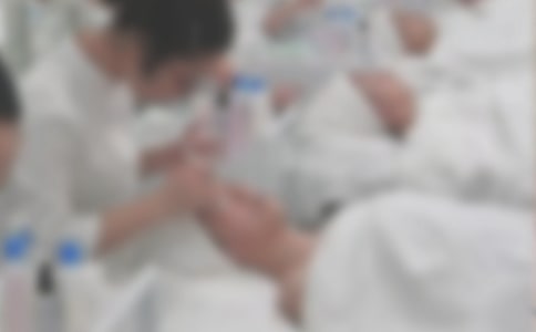 关爱城市美容师献爱心作文