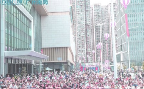 热闹的健身广场作文450字