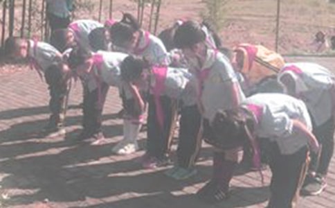 感悟晨式鞠躬五年级作文