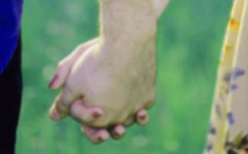 哄女友睡觉的幽默小故事最新18个